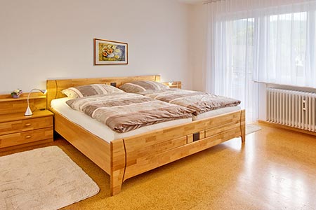 Schlafzimmer mit Doppelbett